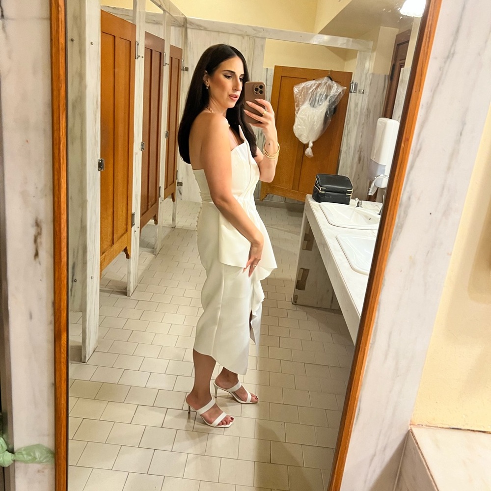 Elliat reception dress in white only worn once